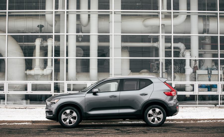  Volvo XC40 T4 Momentum 2018 года  (NA) (фото 21 из 36)